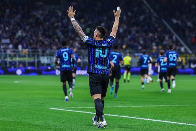 CALCIO - Serie A - Inter - FC Internazionale vs AS Roma Lautaro Martinez of FC Internazionale celebrates after scoring a goal during Serie A 2025 26 football match between FC Internazionale and AS Roma at San Siro Stadium in Milan Milan Italy  Copyright: xIPAxSport ABACAx