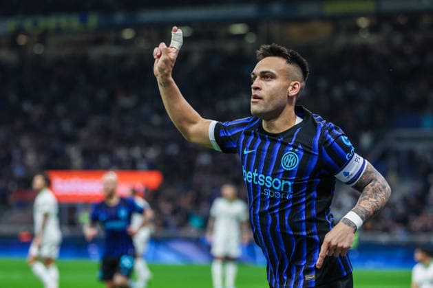 CALCIO - Serie A - Inter - FC Internazionale vs AS Roma Lautaro Martinez of FC Internazionale celebrates after scoring a goal during Serie A 2025 26 football match between FC Internazionale and AS Roma at San Siro Stadium in Milan Milan Italy  Copyright: xIPAxSport ABACAx