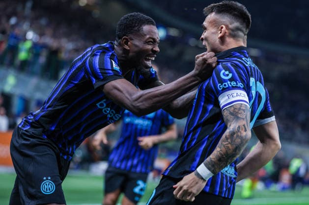 CALCIO - Serie A - Inter - FC Internazionale vs AS Roma Lautaro Martinez of FC Internazionale celebrates after scoring a goal with Marcus Thuram of FC Internazionale during Serie A 2025 26 football match between FC Internazionale and AS Roma at San Siro Stadium in Milan Milan Italy  Copyright: xIPAxSport ABACAx