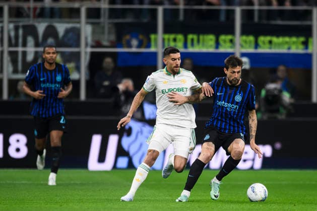 FC Internazionale v AS Roma - Serie A Francesco Acerbi of FC Internazionale competes for the ball with Lorenzo Pellegrini of AS Roma during the Serie A football match between FC Internazionale and AS Roma. Milan Italy Copyright: xNicolòxCampox