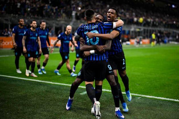FC Internazionale v AS Roma - Serie A Lautaro Martinez of FC Internazionale cleebrates with Marcus Thuram of FC Internazionale and Denzel Dumfries of FC Internazionale after scoring a goal during the Serie A football match between FC Internazionale and AS Roma. Milan Italy Copyright: xNicolòxCampox
