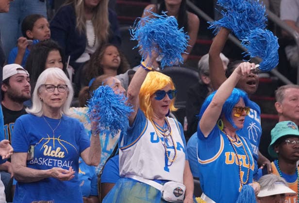 UCLA fans cheer for their team before the start of the Finals game of the 2026 NCAA, College League, USA Women s Basketball Tournament against the South Carolina Gamecocks at Mortgage Matchup Center in Phoenix, Arizona, on Sunday, April 5, 2026.  AZP20260405901 DARRYLxWEBB