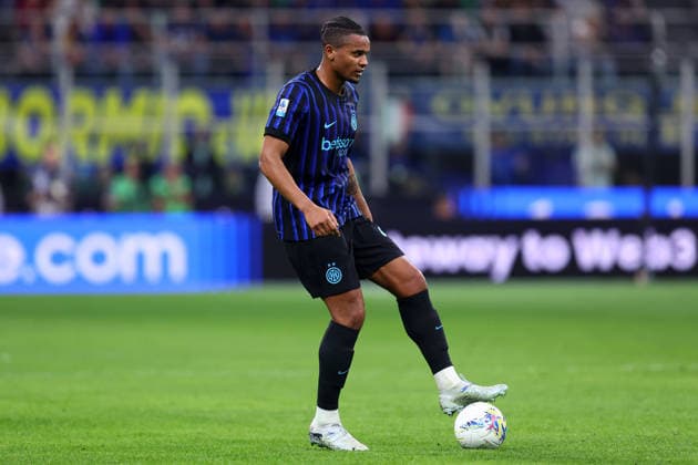 Denzel Dumfries (Fc Internazionale) controls the ball, Serie A, FC Internazionale v As Roma, Giuseppe Meazza, April 5, 2026, Milan, Italy.