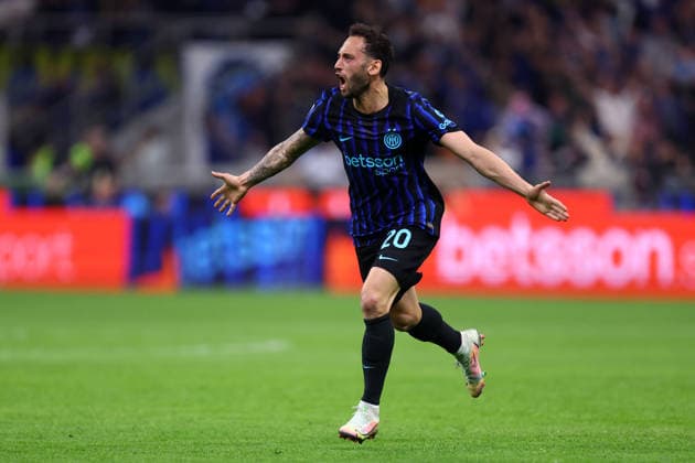 Hakan Calhanoglu (Fc Internazionale) celebrates after scoring his team s second goal, Serie A, FC Internazionale v As Roma, Giuseppe Meazza, April 5, 2026, Milan, Italy.