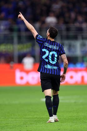 Hakan Calhanoglu (Fc Internazionale) celebrates after scoring his team s second goal, Serie A, FC Internazionale v As Roma, Giuseppe Meazza, April 5, 2026, Milan, Italy.