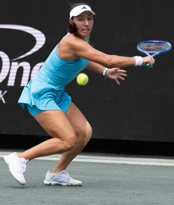 April 6, 2026: Yuliia Stardubtseva (UKR) loses to Jessica Pegula (USA) 6-2, 6-2 at the Credit One Charleston Open being played at Credit One Staduim in Charleston, South Carolina, {USA} Tennisclix Charleston USA - ZUMAc04_ 20260406_zma_c04_012 Copyright: xLesliexBillmanx