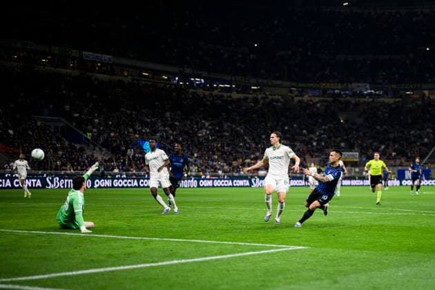 FC Internazionale v AS Roma - Serie A Lautaro Martinez of FC Internazionale scores a goal during the Serie A football match between FC Internazionale and AS Roma. Milan Italy Copyright: xNicolòxCampox