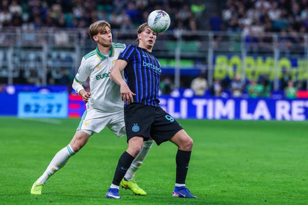 CALCIO - Serie A - Inter - FC Internazionale vs AS Roma Francesco Esposito of FC Internazionale seen in action during Serie A 2025 26 football match between FC Internazionale and AS Roma at San Siro Stadium in Milan Milan Italy  Copyright: xIPAxSport ABACAx
