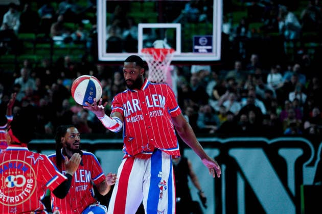 Harlem Globetrotters Show Bulldog Mack of the Harlem Globetrotters performs a trick with the ball during a show at the Telecom Center Athens in Athens, Greece, on April 5, 2026. Athens Greece  Copyright: xGiorgosxArapekosx originalFilename:arapekos-notitle260405_np2wO.jpg