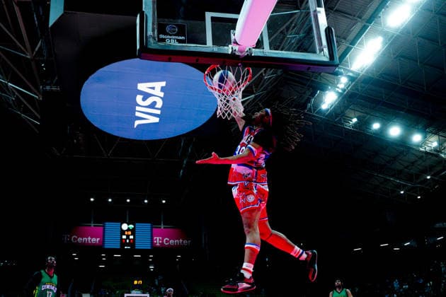 Harlem Globetrotters Show Bones Driscoll dunks with the Visa logo visible in the background during the Harlem Globetrotters show at the Telecom Center Athens in Athens, Greece, on April 5, 2026. Athens Greece  Copyright: xGiorgosxArapekosx originalFilename:arapekos-notitle260405_npDx7.jpg