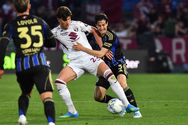 CALCIO - Serie A - Pisa SC vs Torino FC Cesare Casadei (Torino) and Samuele Angori (Pisa) fight for the ball during Pisa SC vs Torino FC, Italian soccer Serie A match in Pisa, Italy, April 05 2026 Pisa Italy  Copyright: xIPAxSport ABACAx