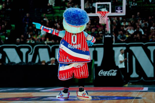 Harlem Globetrotters Show The Harlem Globetrotters mascot performs during a show at the Telecom Center Athens in Athens, Greece, on April 5, 2026. Athens Greece  Copyright: xGiorgosxArapekosx originalFilename:arapekos-notitle260405_npA2H.jpg