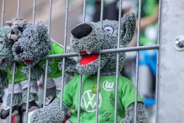 GER, Jena, Carl Zeiss Jena vs Vfl Wolfsburg, DFB Pokal Women, Football, DFB, Season 2025 2026, ad hoc Arena im Ernst Abbe Sportfeld, Semifinal in picture Vfl Wolfsburg Mascot DFB DFL REGULATIONS PROHIBIT ANY USE OF PHOTOGRAPHS AS IMAGE SEQUENCES AND OR QUASI VIDEO, 05 04 2025 Copyright: HMBxMedia HendrikxHamelau