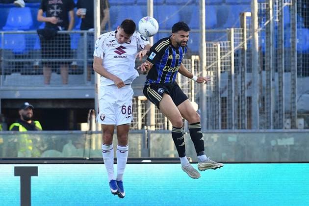 CALCIO - Serie A - Pisa SC vs Torino FC Head tackle by Gvidas Gineitis (Torino) and Mehdi Leris (Pisa) during Pisa SC vs Torino FC, Italian soccer Serie A match in Pisa, Italy, April 05 2026 Pisa Italy  Copyright: xIPAxSport ABACAx