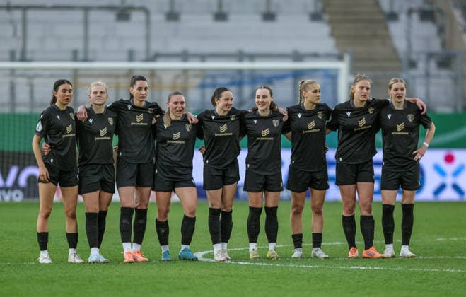 GER, Jena, Carl Zeiss Jena vs Vfl Wolfsburg, DFB Cup Women, Football, DFB, Season 2025 2026, ad hoc Arena im Ernst Abbe Sportfeld, Semi-final in the picture Carl Zeiss Jena Women on penalties, Emotions, Joy, Cheers DFB DFL REGULATIONS PROHIBIT ANY USE OF PHOTOGRAPHS AS IMAGE SEQUENCES AND OR QUASI VIDEO, 05 04 2025 Copyright: HMBxMedia HendrikxHamelau