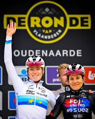 Ronde van Vlaanderen Women 2026 Cycling Race OUDENAARDE, BELGIUM - APRIL 05 : Vollering Demi (NED) of FDJ United - SUEZ during the 23rd edition of Ronde van Vlaanderen Women an UCI Women s World Tour 1.WWT one day cycling road race for Women Elite of 164 km with start in Oudenaarde and finish in Oudenaarde on April 5, 2026 in Oudenaarde, Belgium, 05 04 2026 ( Motordriver Serge Seynaeve -  Copyright: xTomasxSiskx
