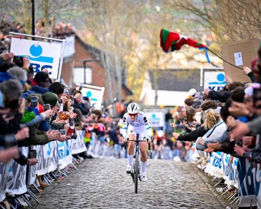Ronde van Vlaanderen Women 2026 Cycling Race OUDENAARDE, BELGIUM - APRIL 05 : Vollering Demi (NED) of FDJ United - SUEZ during the 23rd edition of Ronde van Vlaanderen Women an UCI Women s World Tour 1.WWT one day cycling road race for Women Elite of 164 km with start in Oudenaarde and finish in Oudenaarde on April 5, 2026 in Oudenaarde, Belgium, 05 04 2026 ( Motordriver Serge Seynaeve -  Copyright: xTomasxSiskx