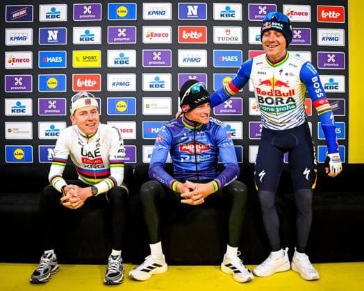 Ronde van Vlaanderen Women 2026 Cycling Race OUDENAARDE, BELGIUM - APRIL 05 : during the 23rd edition of Ronde van Vlaanderen Women an UCI Women s World Tour 1.WWT one day cycling road race for Women Elite of 164 km with start in Oudenaarde and finish in Oudenaarde on April 5, 2026 in Oudenaarde, Belgium, 05 04 2026 ( Motordriver Serge Seynaeve -  Copyright: xTomasxSiskx