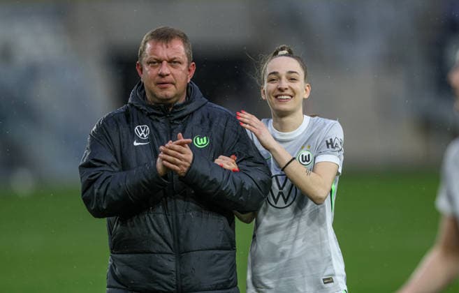 3GER, Jena, Carl Zeiss Jena vs Vfl Wolfsburg, DFB Cup Women, Football, DFB, 2025 2026 season, ad hoc Arena in Ernst Abbe Sportfeld, semi-final in the picture from l Jörg Kulle Schmidt Kult Zeugwart Vfl Wolfsburg , Sophia Kleinherne VfL Wolfsburg Women 4 , joy, emotions after the victory DFB DFL REGULATIONS PROHIBIT ANY USE OF PHOTOGRAPHS AS IMAGE SEQUENCES AND OR QUASI VIDEO, 05 04 2025 Copyright: HMBxMedia HendrikxHamelau
