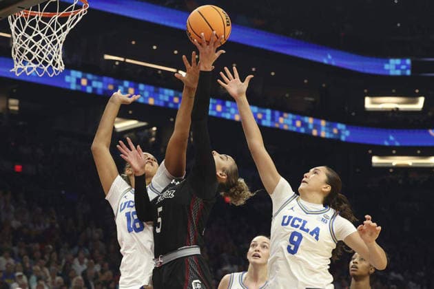 April 5, 2026, Phoenix, Arizona, USA: UCLA s SIENNA BETTS (16) and LENA BILIC (9) defend against South Carolina s TESSA JOHNSON (5) during the first half of action in the NCAA, College League, USA women s basketball national championship game at Mortgage Matchup Center in Phoenix on Sunday. UCLA defeated South Carolina 79:51. Phoenix USA - ZUMAm67_ 20260405_zaf_m67_004 Copyright: xTracyxGlantzx