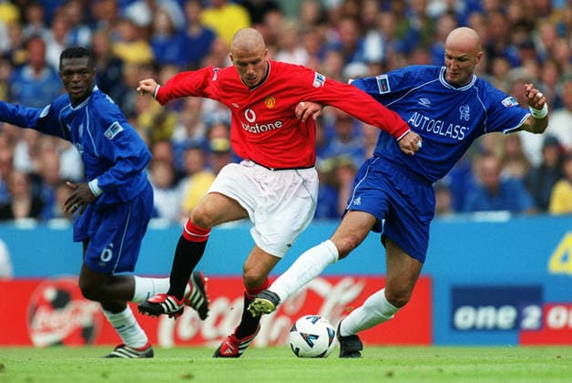Chelsea V Manchester United, ManU Fa Charity Shield Frank Leboeuf of Chelsea and David Beckham of Manchester United challenge during the Fa Charity Shield match between Chelsea and Manchester United at Wembley Stadium on August 13, 2000 in London, England . London Wembley Stadium England United Kingdom Copyright: xAllstarxPicturexLibraryxLtdx