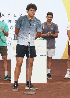 HOUSTON, TX - APRIL 05: Ben Shelton (USA) gives a speech after winning the doubles finals of the Men™s Clay Court Championship on April 5, 2026 at River Oaks Country Club in Houston, Texas. (Photo by Leslie Plaza Johnson Icon Sportswire) TENNIS: APR 05 US Men s Clay Court Championship EDITORIAL USE ONLY Icon260405103