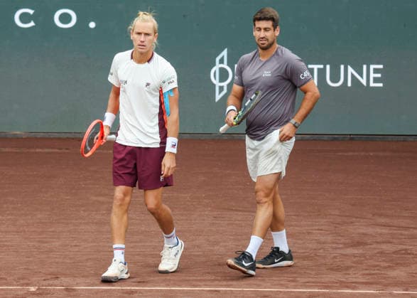 HOUSTON, TX - APRIL 05: (left to right) Rafael Matos (BRA) and Orlando Luz (BRA) in action during the doubles finals of the Men™s Clay Court Championship on April 5, 2026 at River Oaks Country Club in Houston, Texas. (Photo by Leslie Plaza Johnson Icon Sportswire) TENNIS: APR 05 US Men s Clay Court Championship EDITORIAL USE ONLY Icon260405019