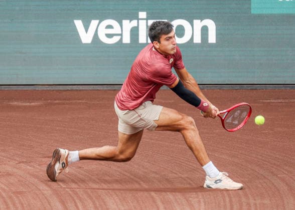 HOUSTON, TX - APRIL 05: Roman Andres Burruchaga (ARG) in action during the singles finals of the Men™s Clay Court Championship on April 5, 2026 at River Oaks Country Club in Houston, Texas. (Photo by Leslie Plaza Johnson Icon Sportswire) TENNIS: APR 05 US Men s Clay Court Championship EDITORIAL USE ONLY Icon260405055