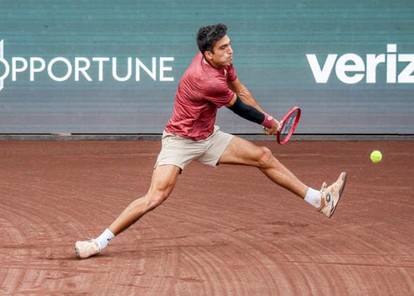 HOUSTON, TX - APRIL 05: Roman Andres Burruchaga (ARG) in action during the singles finals of the Men™s Clay Court Championship on April 5, 2026 at River Oaks Country Club in Houston, Texas. (Photo by Leslie Plaza Johnson Icon Sportswire) TENNIS: APR 05 US Men s Clay Court Championship EDITORIAL USE ONLY Icon260405060