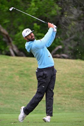 SAN ANTONIO, TX - APRIL 05: Erik van Rooyen (RSA) watches his tee shot on 14 during the third round of the Valero Texas Open on April 5, 2026, at the AT&T Oaks Course at TPC San Antonio, San Antonio, Texas. (Photo by Ken Murray Icon Sportswire) GOLF: APR 05 PGA, Golf Herren Valero Texas Open EDITORIAL USE ONLY Icon2604050024