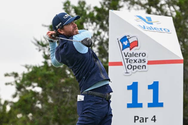SAN ANTONIO, TX - APRIL 05: Sam Ryder (USA) watches his tee shot on 11 during the third round of the Valero Texas Open on April 5, 2026, at the AT&T Oaks Course at TPC San Antonio, San Antonio, Texas. (Photo by Ken Murray Icon Sportswire) GOLF: APR 05 PGA, Golf Herren Valero Texas Open EDITORIAL USE ONLY Icon2604050174