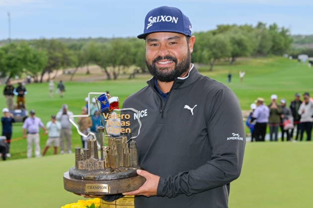 SAN ANTONIO, TX - APRIL 05: J.J. Spaun (USA) holds the trophy for winning the Valero Texas Open on April 5, 2026, at the AT&T Oaks Course at TPC San Antonio, San Antonio, Texas. (Photo by Ken Murray Icon Sportswire) GOLF: APR 05 PGA, Golf Herren Valero Texas Open EDITORIAL USE ONLY Icon2604050304