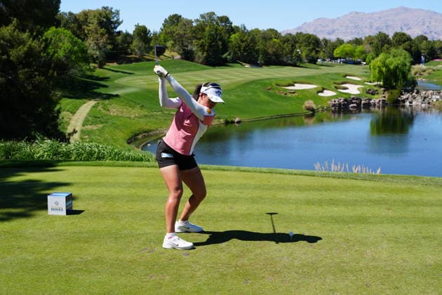 LAS VEGAS, NV - APRIL 05: LPGA, Golf Damen golfer Jean Thitikul plays her tee shot on the 18th hole during the final round of the Aramco Championship on April 5, 2026, at Shadow Creek Golf Course in Las Vegas, Nevada. (Photo by Brian Spurlock Icon Sportswire) GOLF: APR 05 LPGA Aramco Championship EDITORIAL USE ONLY Icon26040582