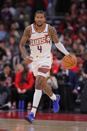 CHICAGO, IL - APRIL 05: Jalen Green 4 of the Phoenix Suns brings the ball up court during the first half against the Chicago Bulls on April 5, 2026 at the United Center in Chicago, Illinois. (Photo by Melissa Tamez Icon Sportswire) NBA, Basketball Herren, USA APR 05 Phoenix Suns at Chicago Bulls EDITORIAL USE ONLY Icon260405007