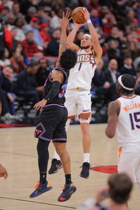 CHICAGO, IL - APRIL 05: Devin Booker 1 of the Phoenix Suns shoots a three-point basket during the second half against the Chicago Bulls on April 5, 2026 at the United Center in Chicago, Illinois. (Photo by Melissa Tamez Icon Sportswire) NBA, Basketball Herren, USA APR 05 Phoenix Suns at Chicago Bulls EDITORIAL USE ONLY Icon260405038
