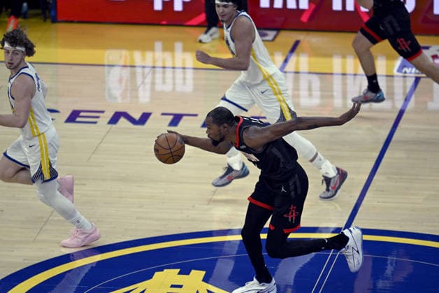 NBA, Basketball Herren, USA Houston Rockets vs Golden State Warriors in San Francisco SAN FRANCISCO, CALIFORNIA - APRIL 5: Kevin Durant of Houston Rockets is in action during NBA game 39 between Houston Rockets and Golden State Warriors in San Francisco at Chase Center on April 5, 2026 in San Francisco, California, United States. Tayfun Coskun Anadolu California United States. Editorial use only. Please get in touch for any other usage.  Copyright: x2026xAnadoluxTayfunxCoskunx