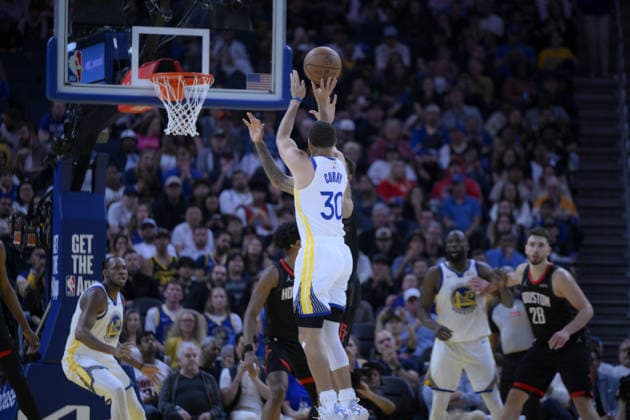 NBA, Basketball Herren, USA Houston Rockets vs Golden State Warriors in San Francisco SAN FRANCISCO, CALIFORNIA - APRIL 5: Stephen Curry of Warriors baskets during NBA game 39 between Houston Rockets and Golden State Warriors in San Francisco at Chase Center on April 5, 2026 in San Francisco, California, United States. Tayfun Coskun Anadolu California United States. Editorial use only. Please get in touch for any other usage.  Copyright: x2026xAnadoluxTayfunxCoskunx