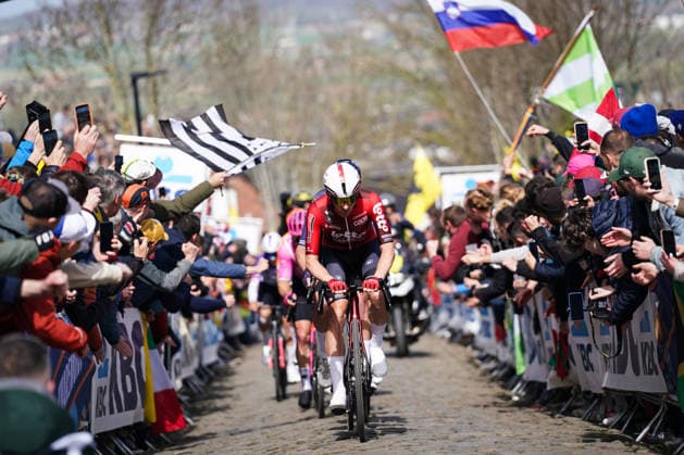 (260406) -- HAALTERT, April 6, 2026 -- Riders compete during the Tour of Flanders cycling race in Haaltert on April 5, 2026. ) (SP)BELGIUM-HAALTERT-CYCLING-TOUR OF FLANDERS PengxZiyang 