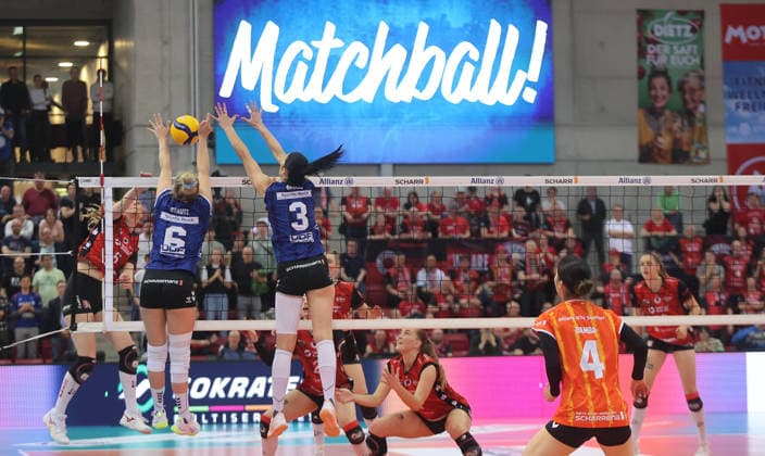 Stuttgart , Bundesliga Volleyball PlayOffs semi-final match 1 , Allianz MTV Stuttgart vs Dresdner SC , from left Rosa Entius Dresden Antonia Stautz Jasmine Gross Stuttgart