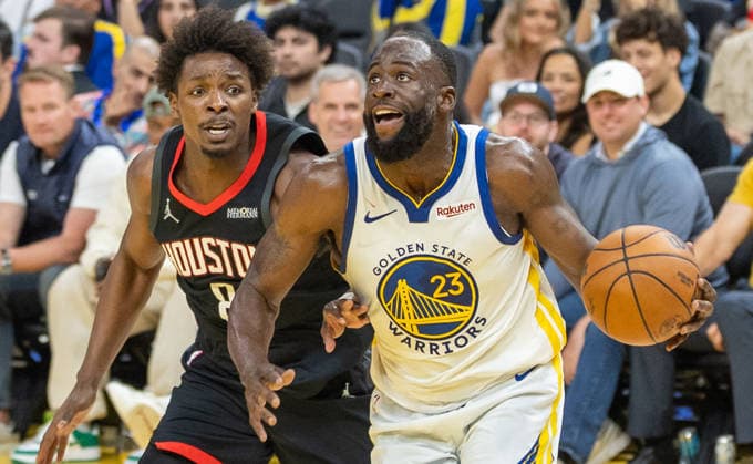 (260406) -- SAN FRANCISCO, April 6, 2026 -- Draymond Green (R) of Golden State Warriors breaks through against Jae Sean Tate of Houston Rockets during the 2025-2026 NBA, Basketball Herren, USA regular season basketball game between Houston Rockets and Golden State Warriors in San Francisco, the United States, April 5, 2026. (Photo by Xinhua) (SP)U.S.-SAN FRANCISCO-BASKETBALL-NBA-ROCKETS VS WARRIORS ArthurxDong 