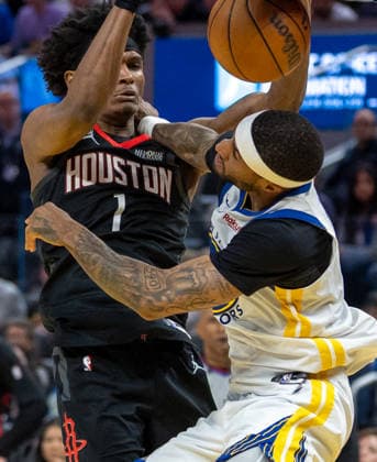 (260406) -- SAN FRANCISCO, April 6, 2026 -- Amen Thompson (L) of Houston Rockets dunks against Gary Payton II of Golden State Warriors during the 2025-2026 NBA, Basketball Herren, USA regular season basketball game between Houston Rockets and Golden State Warriors in San Francisco, the United States, April 5, 2026. (Photo by Xinhua) (SP)U.S.-SAN FRANCISCO-BASKETBALL-NBA-ROCKETS VS WARRIORS ArthurxDong 