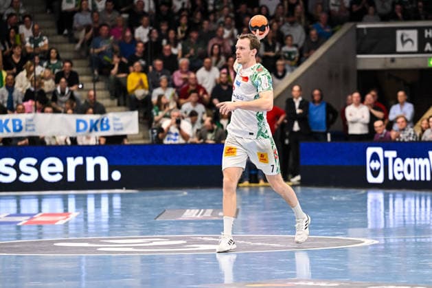 Goeppingen, Germany, 05 04 26 Felix Claar SC Magdeburg in action, on the ball, single action during the Daikin Handball Bundesliga match between FRISCH AUF Goeppingen vs SC Magdeburg at EWS Arena on April 05 2026 in Goeppingen, Germany Photo by Harry Langer DeFodi Images Goeppingen, Germany, 05 04 26 Felix Claar SC Magdeburg controls the Ball during the Daikin Handball Bundesliga match between FRISCH AUF Goeppingen vs SC Magdeburg at EWS Arena on April 5, 2026 in Goeppingen, Germany Photo by Harry Langer DeFodi Images Photo by Harry Langer DeFodi Images