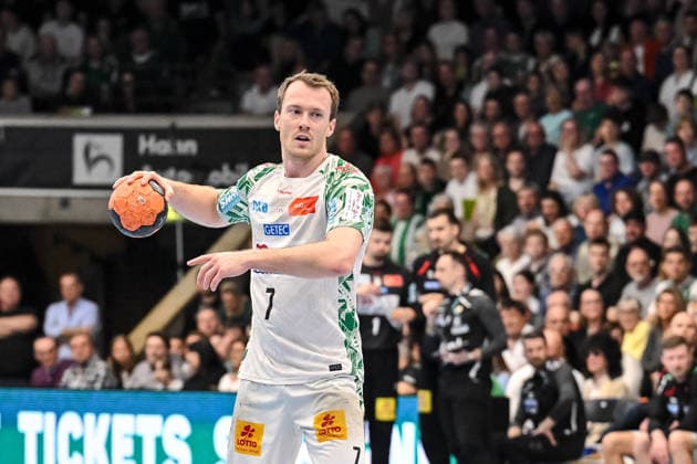 Goeppingen, Germany, 05 04 26 Felix Claar SC Magdeburg in action, on the ball, single action during the Daikin Handball Bundesliga match between FRISCH AUF Goeppingen vs SC Magdeburg at EWS Arena on April 05 2026 in Goeppingen, Germany Photo by Harry Langer DeFodi Images Goeppingen, Germany, 05 04 26 Felix Claar SC Magdeburg controls the Ball during the Daikin Handball Bundesliga match between FRISCH AUF Goeppingen vs SC Magdeburg at EWS Arena on April 5, 2026 in Goeppingen, Germany Photo by Harry Langer DeFodi Images Photo by Harry Langer DeFodi Images