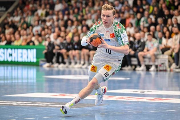 Goeppingen, Germany, 05 04 26 Gisli Kristjansson SC Magdeburg in action, on the ball, single action during the Daikin Handball Bundesliga match between FRISCH AUF Goeppingen vs SC Magdeburg at EWS Arena on 05 April 2026 in Goeppingen, Germany Photo by Harry Langer DeFodi Images Goeppingen, Germany, 05 04 26 Gisli Kristjansson SC Magdeburg controls the Ball during the Daikin Handball Bundesliga match between FRISCH AUF Goeppingen vs SC Magdeburg at EWS Arena on April 5, 2026 in Goeppingen, Germany Photo by Harry Langer DeFodi Images Photo by Harry Langer DeFodi Images