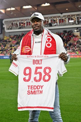 Usain Bolt, a donné le coup d envoi fictif de la rencontre de Ligue 1 entre Monaco et Marseille au stade Louis II à Monaco, le 5 avril 2026. Le club monégasque a offert au sprinteur jamaïcain un maillot de l équipe monégasque au nom de Bolt avec pour numéro son record du monde, à savoir 9.58. Usain Bolt détient les records du monde du 100 m (9 58), du 200 m (19 19) et du relais 4x100 m (36 84). Bruno Bebert Bestimage Usain Bolt kicked off the Ligue 1 match between Monaco and Marseille at the Stade Louis II in Monaco on April 5, 2026. The Monegasque club presented the Jamaican sprinter with a Monaco team jersey bearing Bolt s name and his world record number, 9.58. Usain Bolt holds the world records for the 100m (9.58), the 200m (19.19) and the 4x100m relay (36.84). Monaco Monaco  Copyright: xBrunoxBebertx xBestimagexBrunoxBebertx xBestimagex