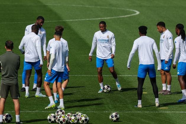 David Alaba 4 CF Real Madrid on the ball during the training match, with Kylian Mbappe 10 CF Real Madrid , Antonio Ruediger 22 CF Real Madrid , Training, CF Real Madrid, Football, Men, UEFA Champions League, Season 2025 2026, Final training before the quarter final first leg Quarter Finals 1st Leg against FC Bayern Munich, 06 04 2026 Valdebebas near Madrid Madrid Spain Copyright: xkolbert-press MartinxAgüerax