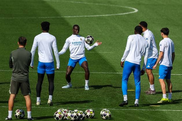 Ferland Mendy 23 CF Real Madrid takes a ball, training, CF Real Madrid, football, men, UEFA Champions League, season 2025 2026, final training before the quarter finals first leg against FC Bayern Munich, 06 04 2026 Valdebebas near Madrid Madrid Spain Copyright: xkolbert-press MartinxAgüerax