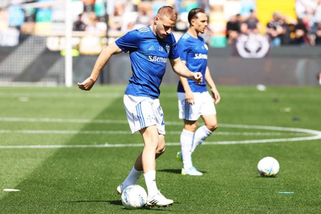 warms up prior to the Serie A soccer match between Udinese and Como at the Bluenergy Stadium in Udine, north east Italy - Monday, April 06,2026 - soccer  Copyright: xAndreaxBressanutti LaPressex
