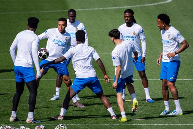 Real Madrid CF Training Session And press conference, PK, Pressekonferenz - UEFA Champions League 2025 26 Quarter-Final First Leg MADRID, SPAIN - APRIL 6: Players of Real Madrid (from L to R) Kylian Mbappe, Ferland Mendy, Vinicius Junior, Eduardo Camavinga, Eder Militao are seen training during the training session and press conference ahead of the UEFA Champions League 2025 26 Quarter-Final First Leg against FC Bayern München at Ciudad Real Madrid on April 6, 2026 in Madrid, Spain. Valdebebas Ciudad Real Madrid Madrid Spain Copyright: xAlbertoxGardinx AGardin_20260606_Foot_Champ_Real_Madrid_PC_0639