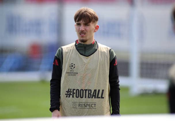 Football, Men, Champions League, Season 2025 2026, FC Bayern Munich, Final training Lennart Karl FC Bayern Munich standing, head, upper body with shirt